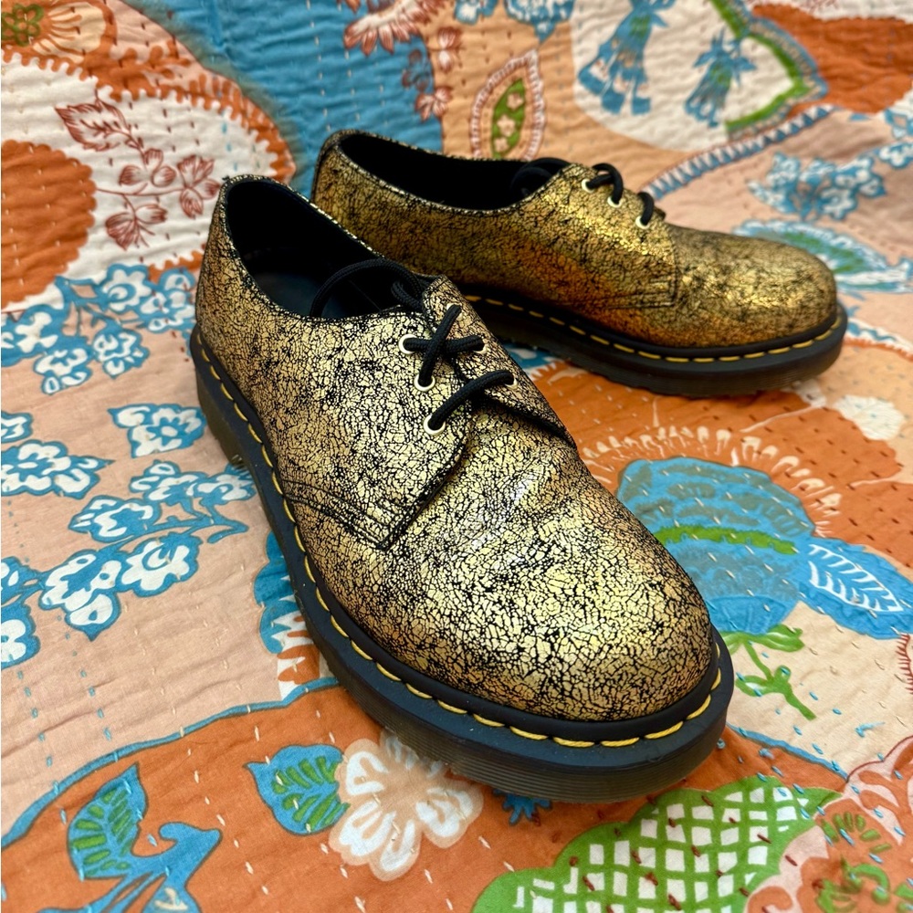 DR. MARTEN GOLD LEATHER CRACKLE OXFORDS